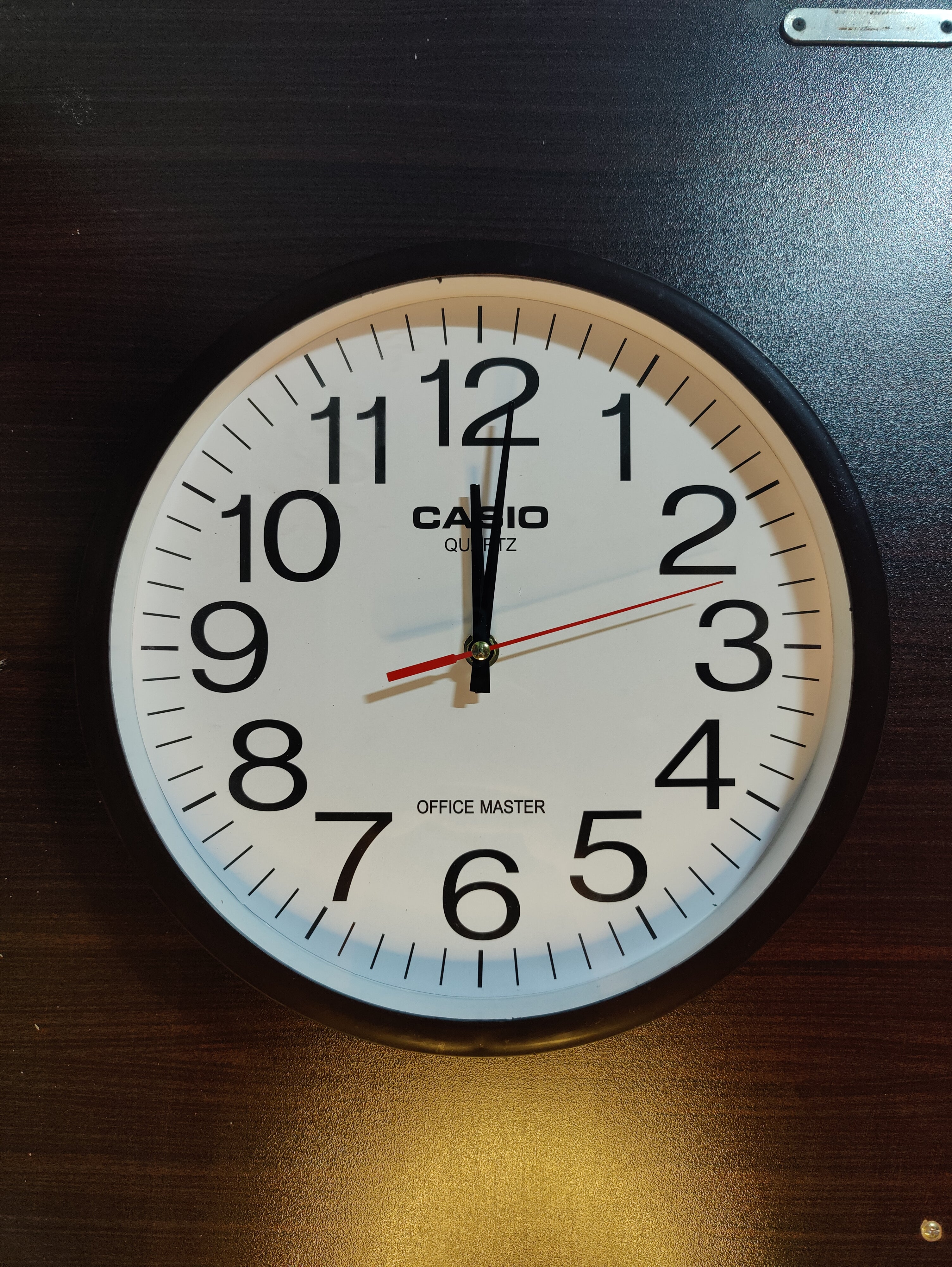 Modern Round Wall Clock – Simple & Stylish Design✨